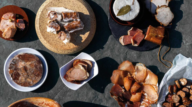 παραδοσιακά-ελληνικά-αλλαντικά-χωρί-562920310