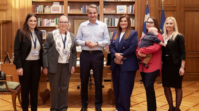 συνάντηση-μητσοτάκη-με-γυναίκες-στο-μ-562922503