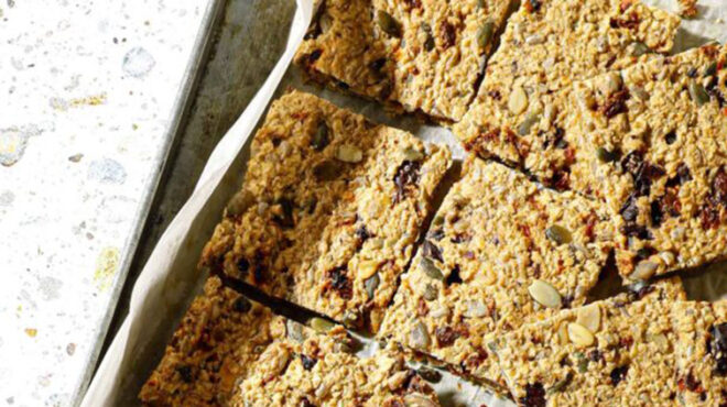 αλμυρές-μπάρες-βρώμης-με-λιαστές-ντομ-562950763