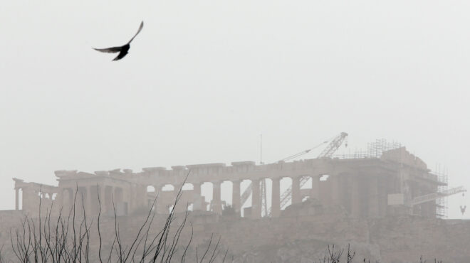 η-αφρικανική-σκόνη-σκέπασε-τη-νότια-562952407