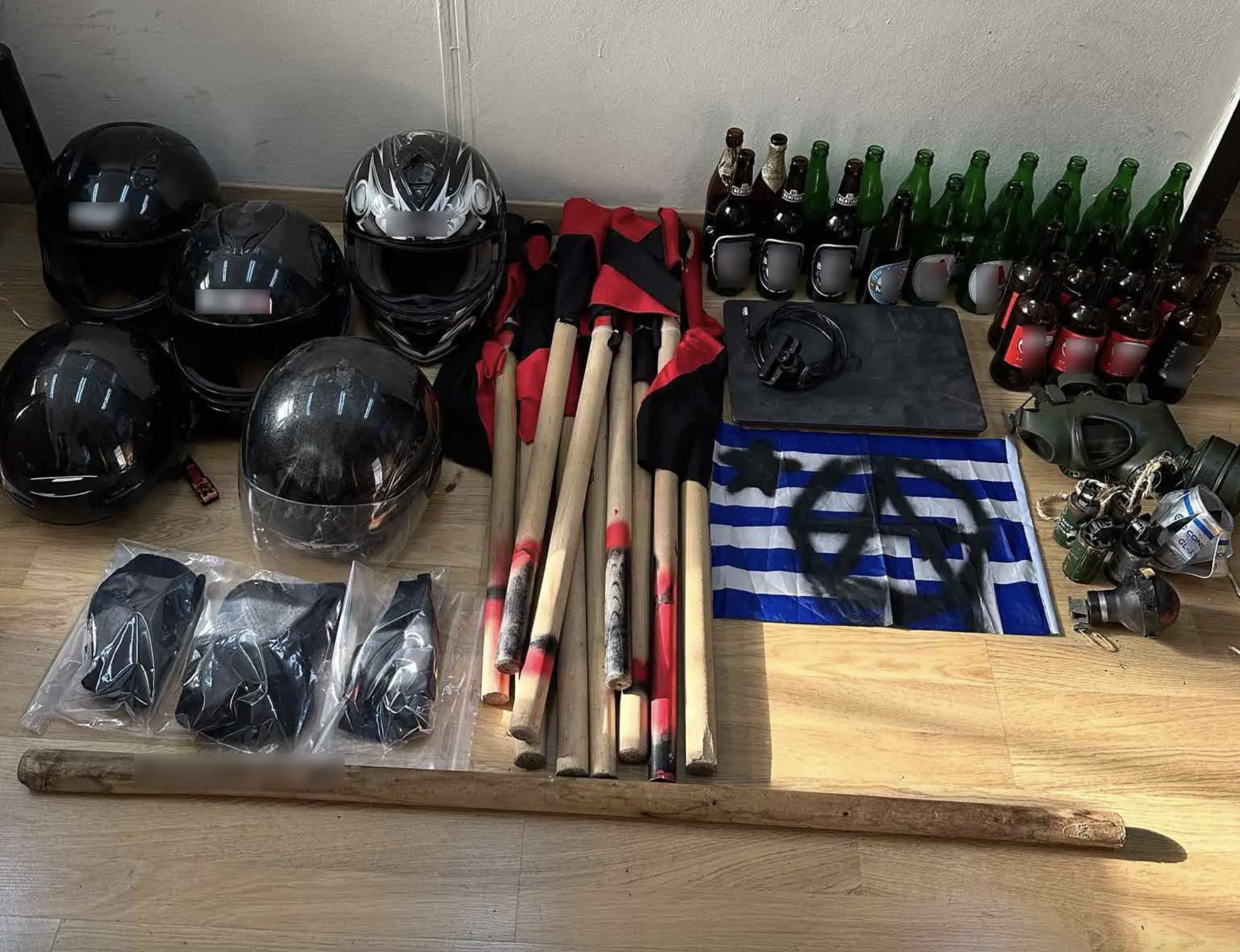 Τρεις συλλήψεις στην επιχείρηση της ΕΛΑΣ στην Πανεπιστημιούπολη – Φωτογραφίες από τα ευρήματα-1