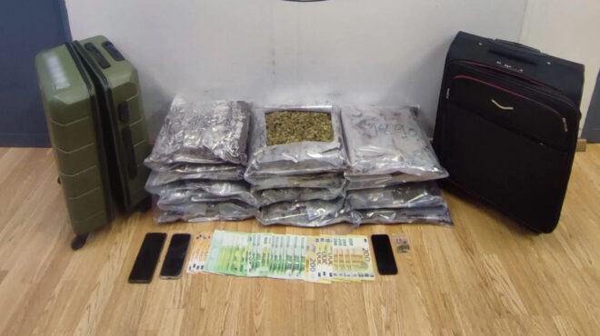 ελ-βενιζέλος-χειροπέδες-σε-δύο-άτομ-562914658