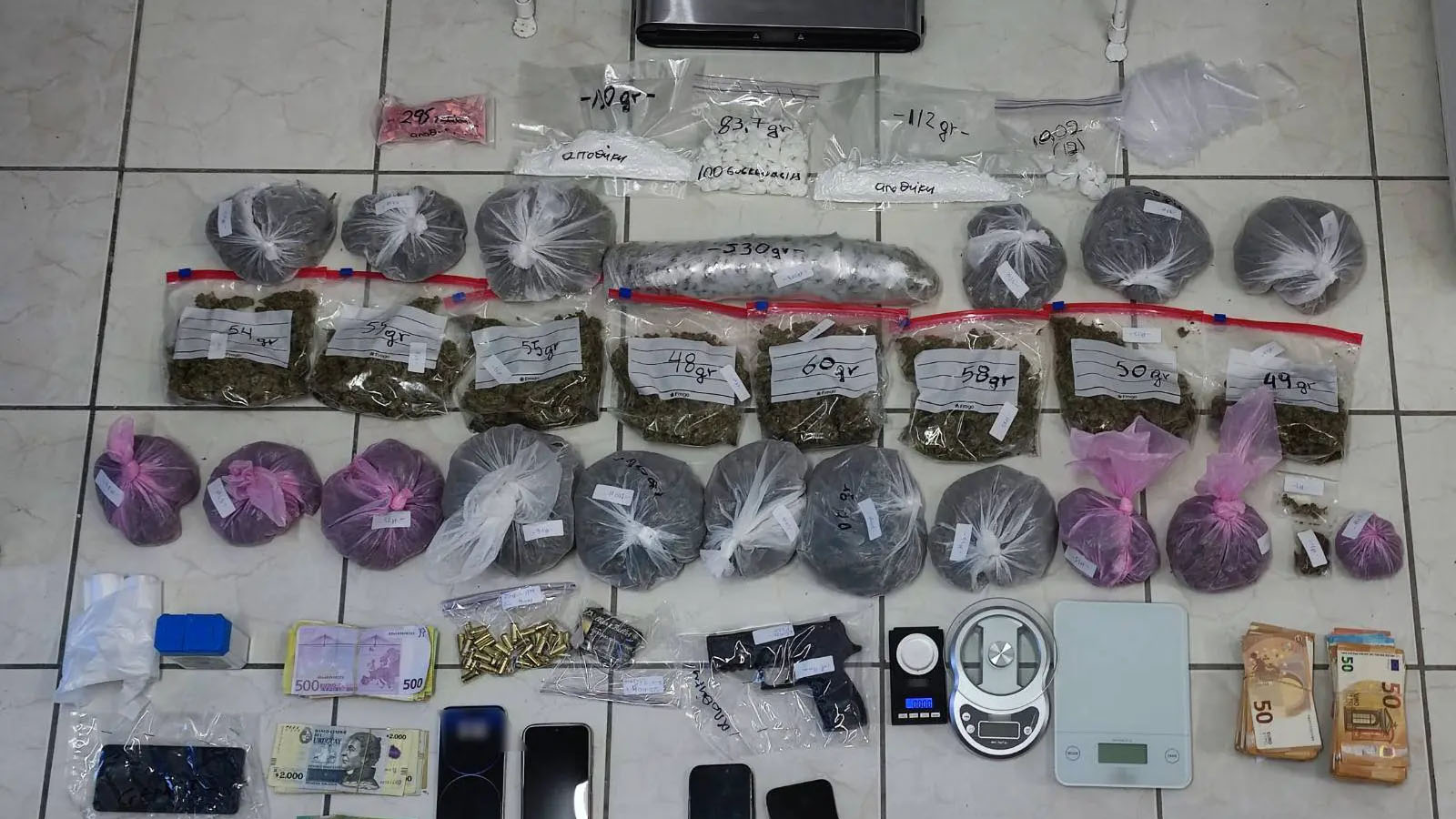 Πειραιάς: Το παρελθόν του 65χρονου με το εργαστήριο νόθευσης ναρκωτικών-1