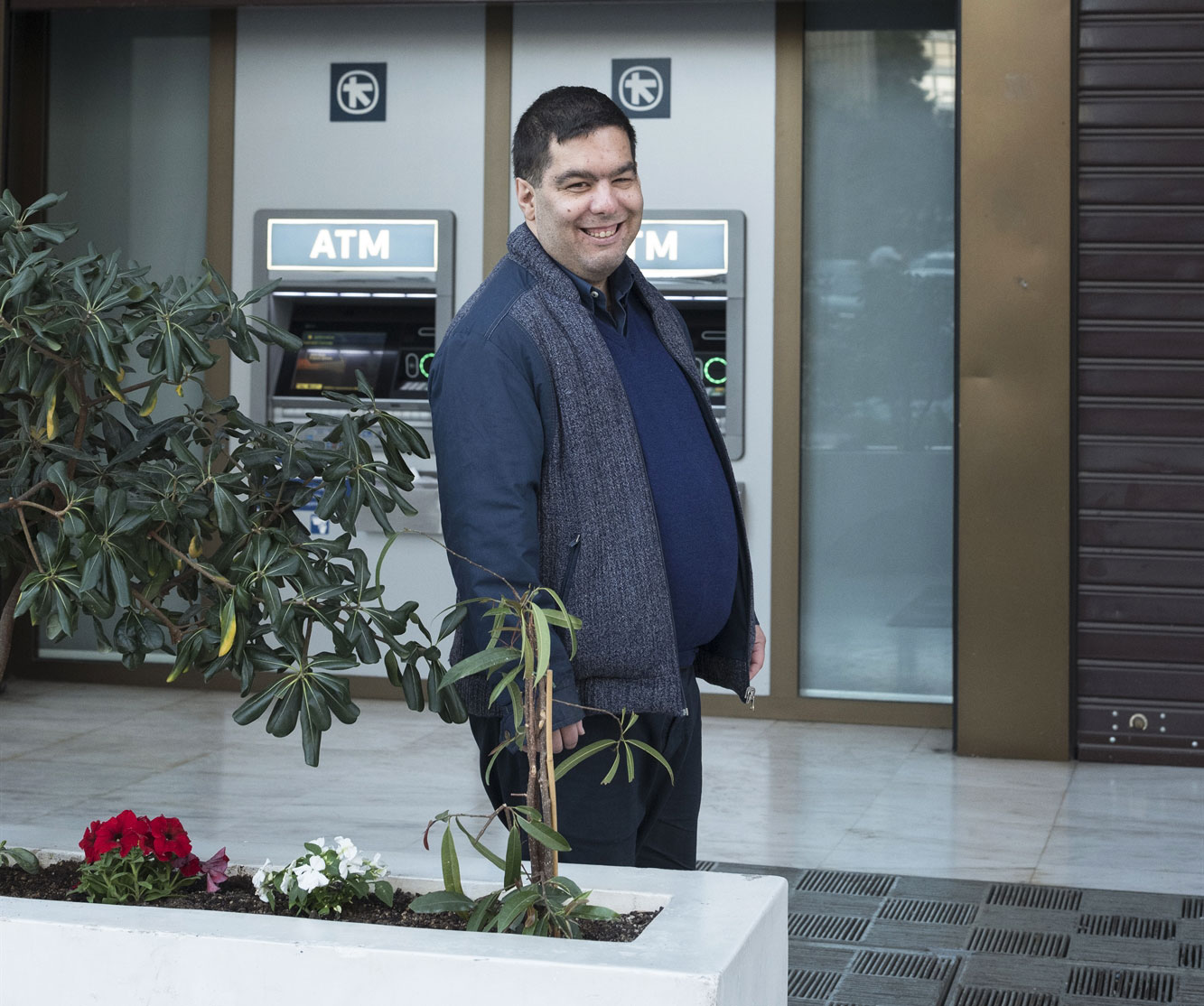 Χτυπούν την κάρτα τους με ενθουσιασμό-1