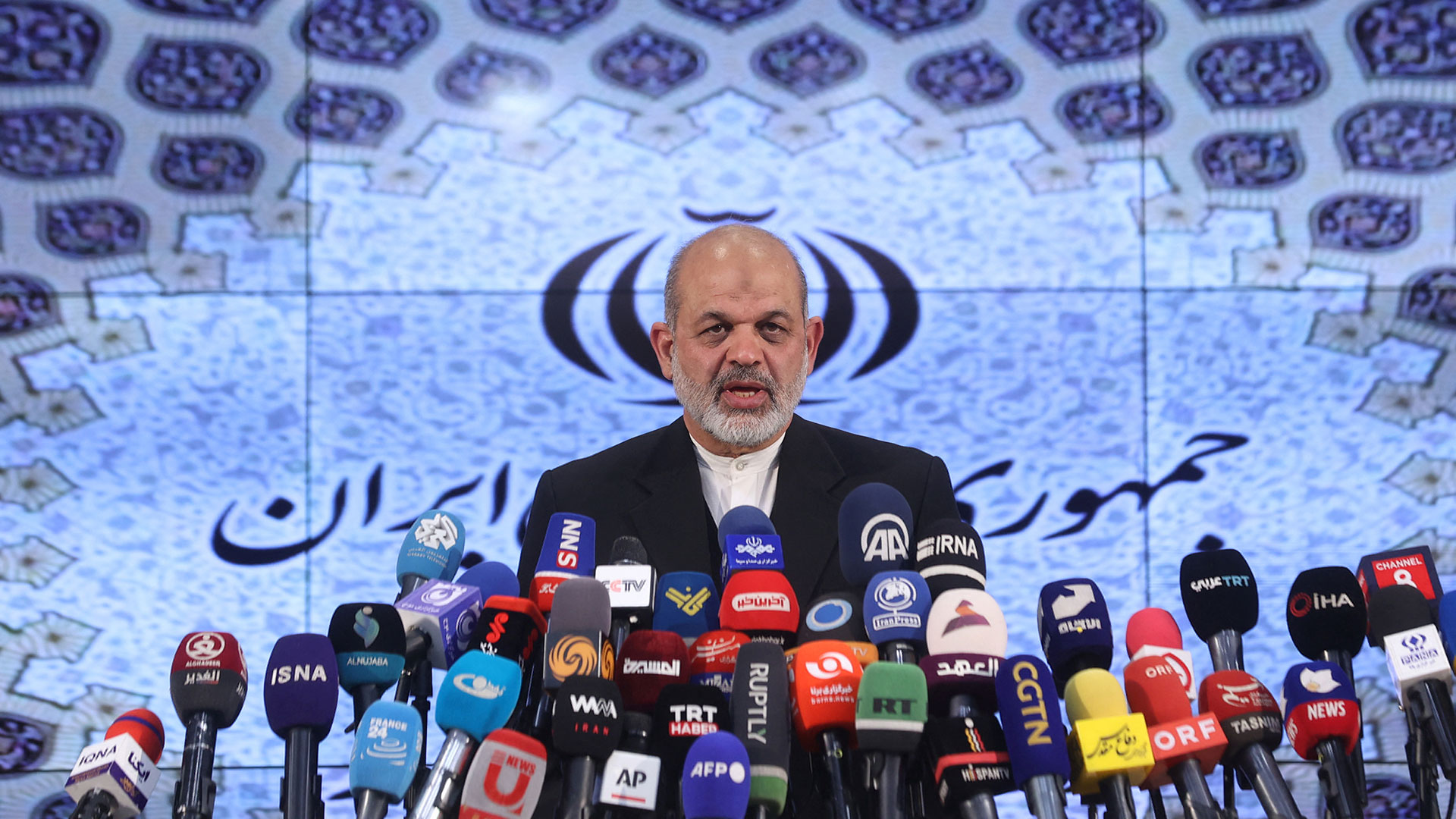 Εκλογές στο Ιράν: Αναμενόμενη νίκη των συντηρητικών και ρεκόρ αποχής-1