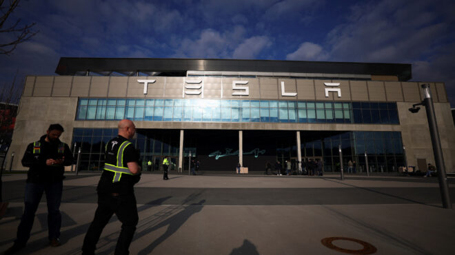 δολιοφθορά-στο-εργοστάσιο-της-tesla-η-γερμ-562919506