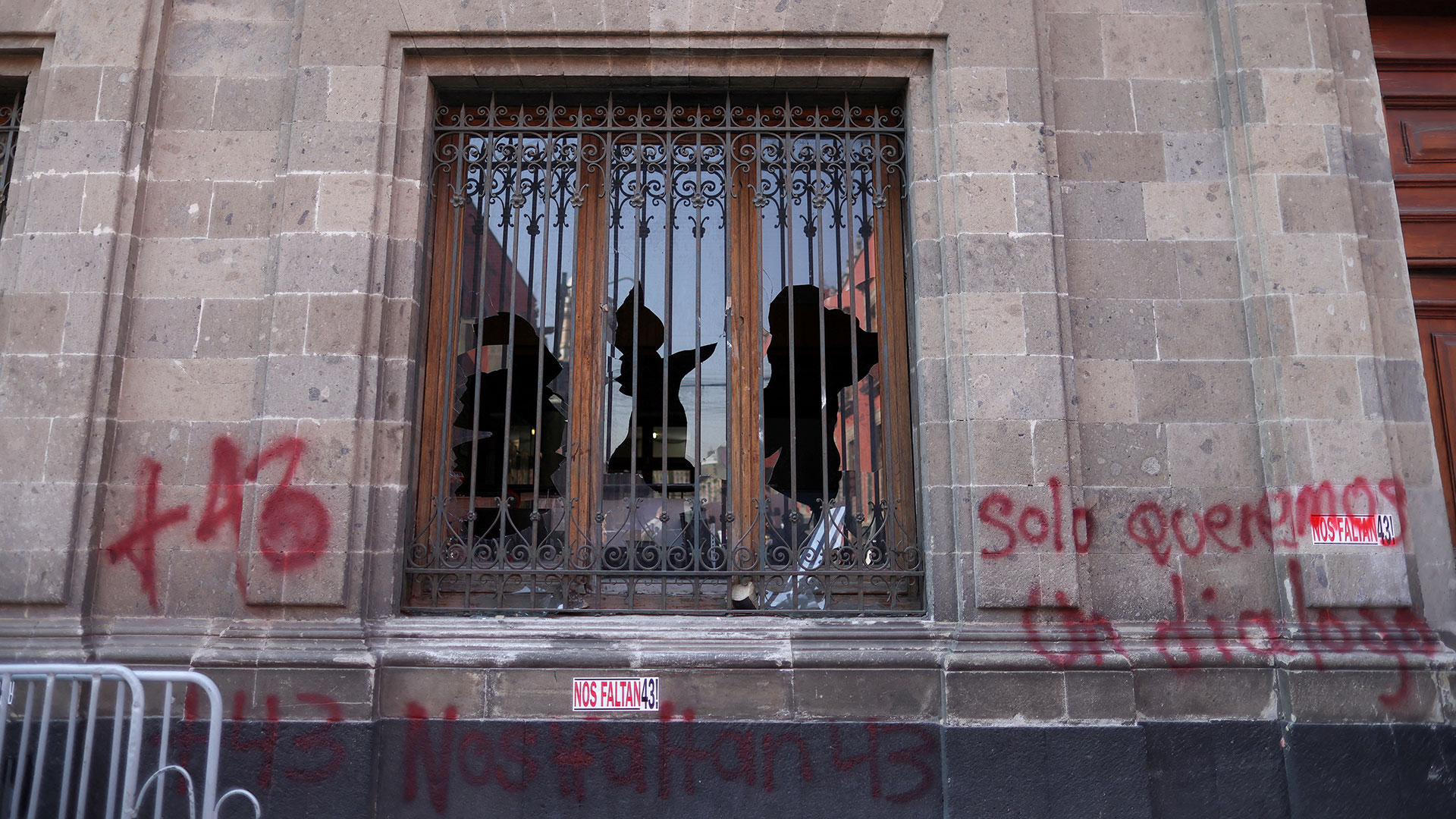 Μεξικό: Διαδηλωτές εισέβαλαν στο προεδρικό μέγαρο-2