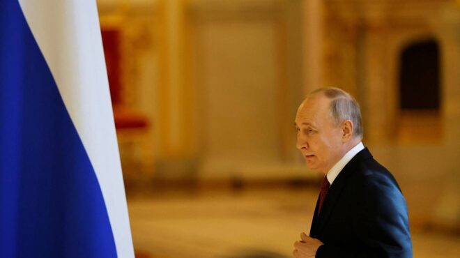 πούτιν-αντιμέτωπος-με-έναν-παρόμοιο-ε-562948021