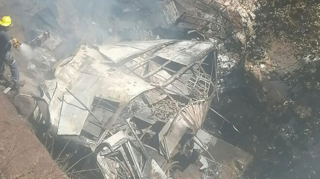νότια-αφρική-λεωφορείο-έπεσε-από-γέφυ-562953559