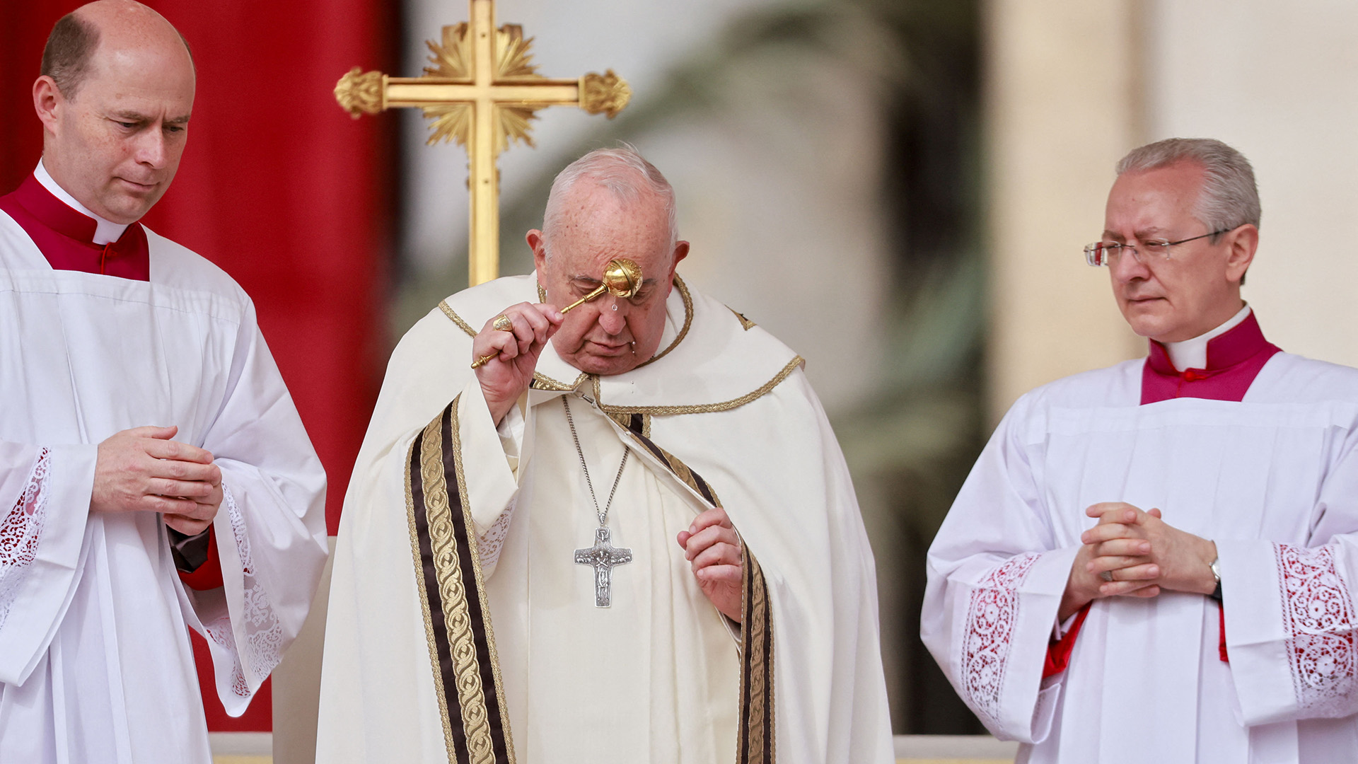 Πάσχα των Καθολικών με προεξάρχοντα τον Πάπα Φραγκίσκο στο Βατικανό (εικόνες)-1