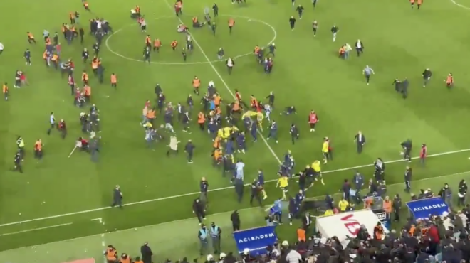 τουρκία-ποδόσφαιρο-σκηνές-χάους-με-562938088