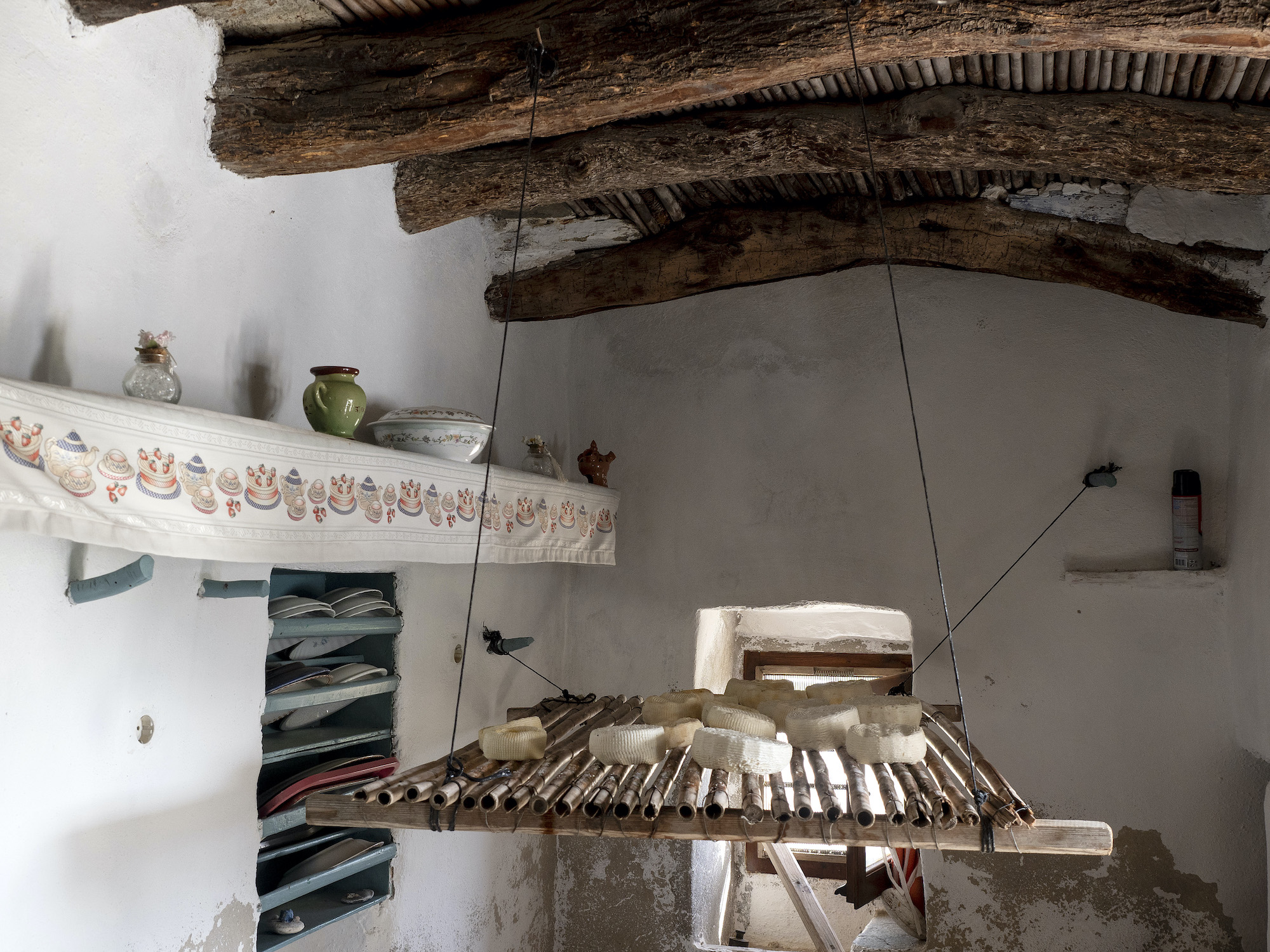 Σίφνος, εκεί όπου οι βίλες πολιορκούν τις θεμωνιές-2