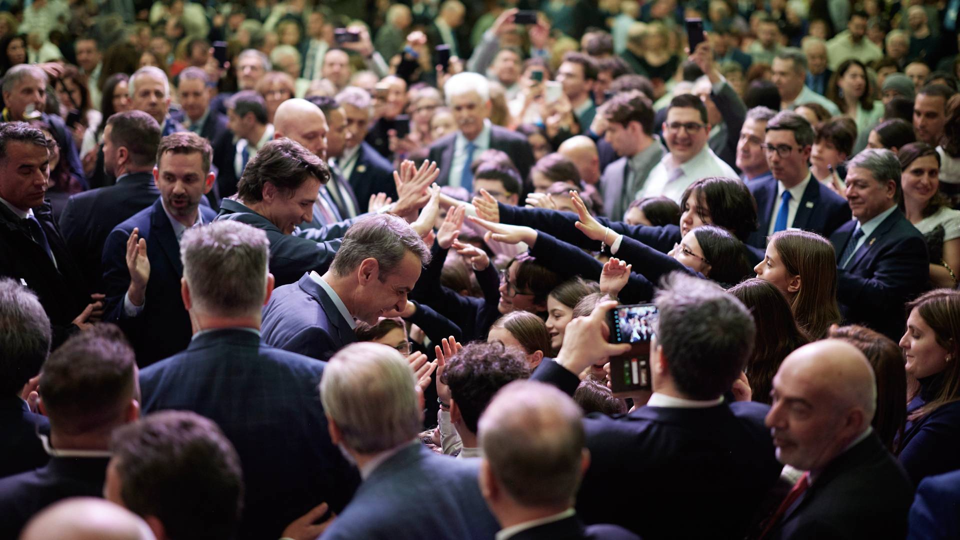 Κυρ. Μητσοτάκης: Η ομιλία στους ομογενείς και η φωτογραφία του νεαρού Τριντό στην Ακρόπολη-4