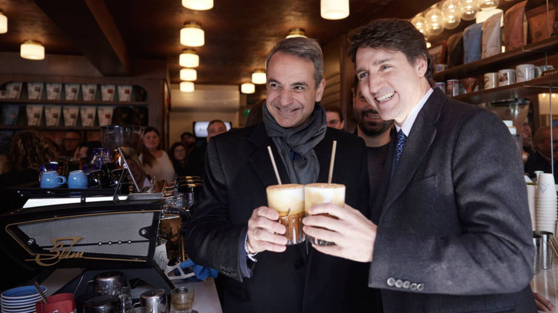 Μόντρεαλ: Μητσοτάκης – Τριντό παρακολούθησαν την παρέλαση της 25ης Μαρτίου (βίντεο)-4