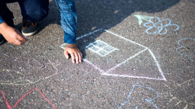 ενα-βήμα-μπρος-και-δύο-πίσω-η-αποϊδρυμα-562937194