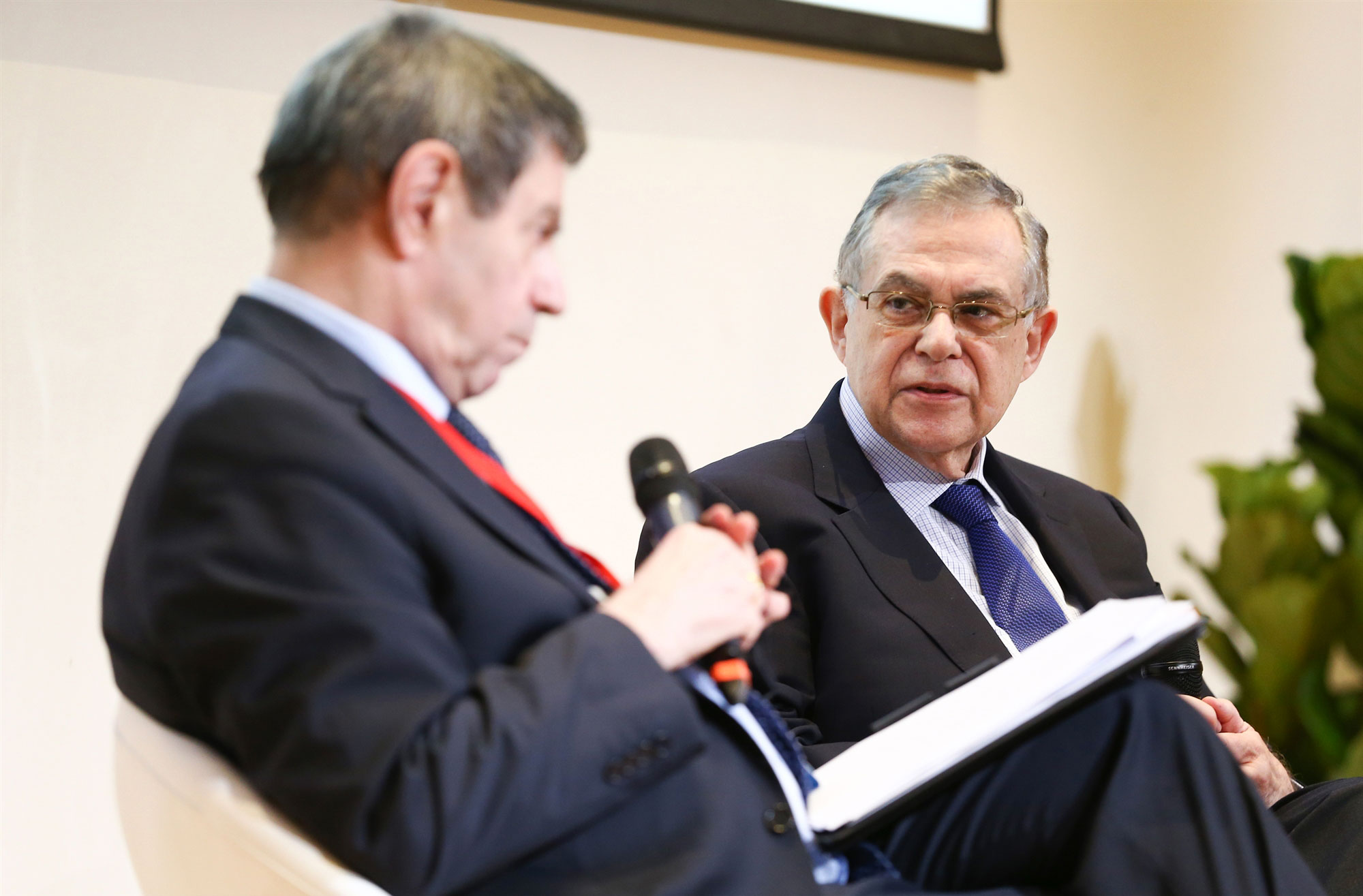 Μεταπολίτευση: 50 χρόνια μετά – «H οικονομία υποτάχθηκε στην πολιτική»-3