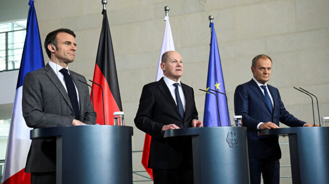 το-τρίγωνο-της-βαϊμάρης-μιλάει-με-μί-562935019