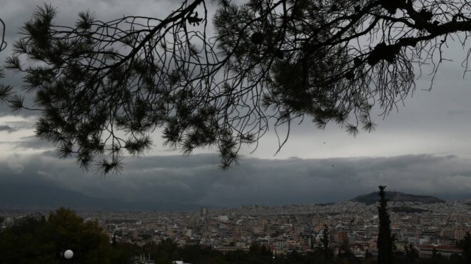 καιρός-συννεφιά-και-πτώση-της-θερμοκρ-562940119