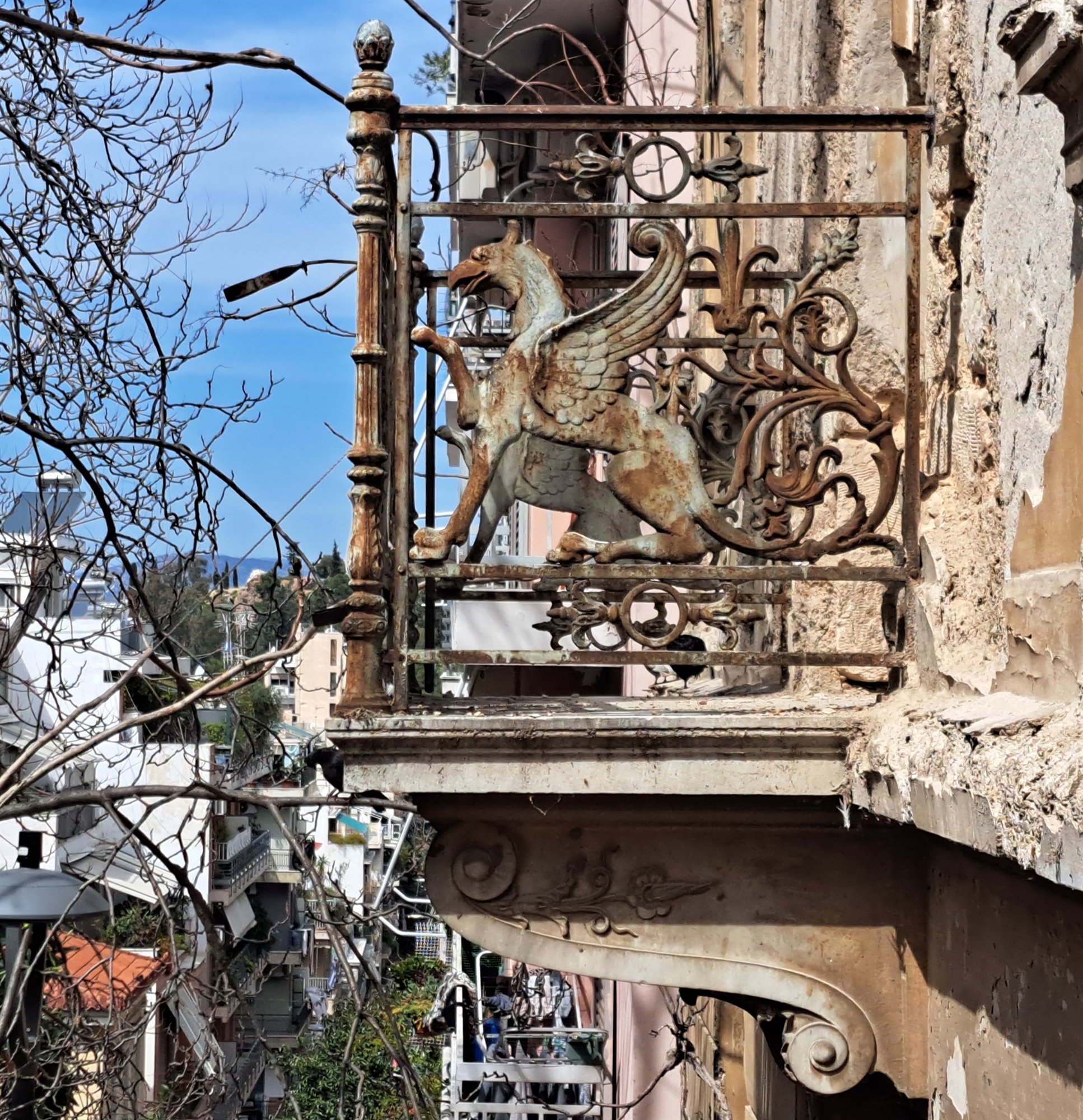 Από τη Δαφνομήλη στην Ισαύρων και τη Λασκάρεως-1