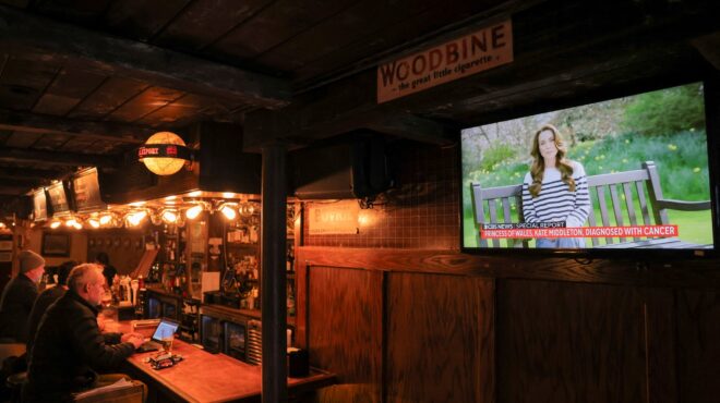 σεβασμός-σε-μια-γυναίκα-που-νοσεί-562946365