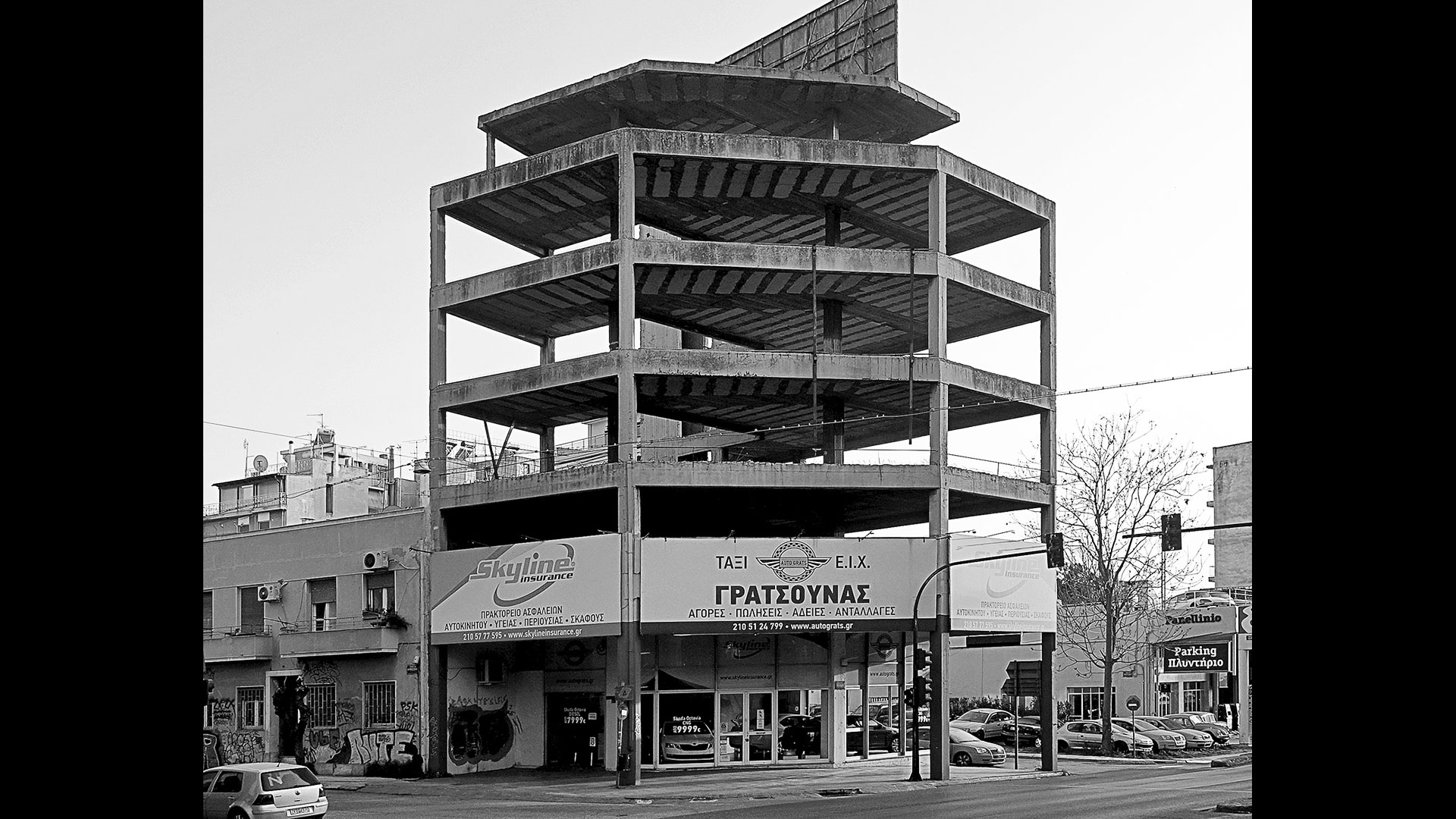 τσιμεντένιοι-δεινόσαυροι-στην-αθήνα-562950931