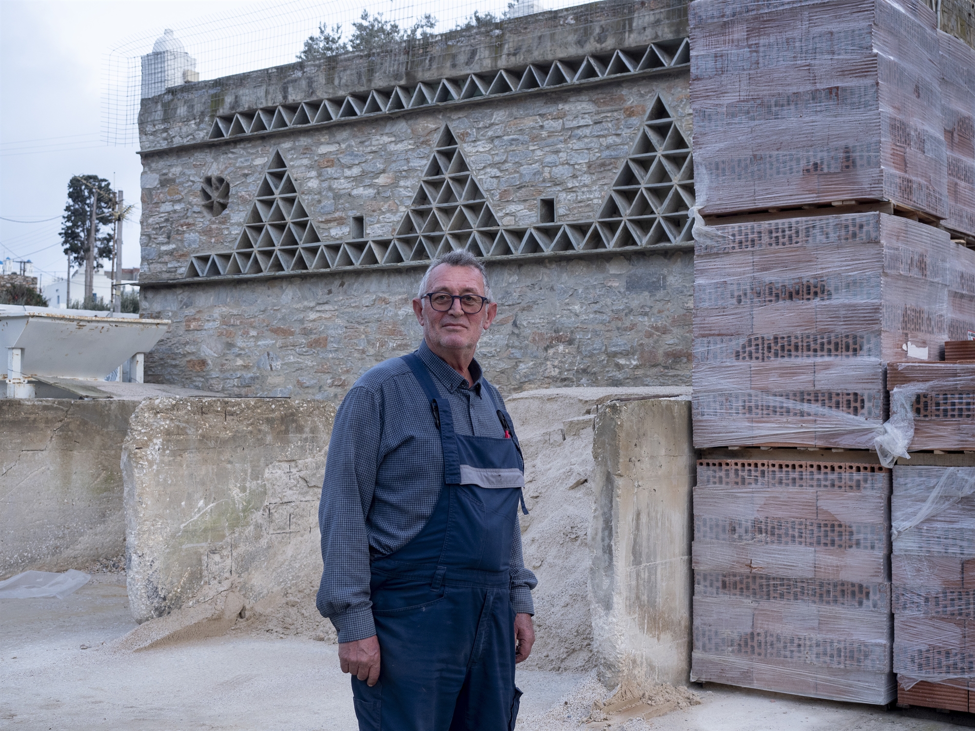 Σίφνος, εκεί όπου οι βίλες πολιορκούν τις θεμωνιές-8