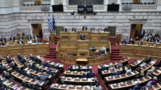 πρόταση-δυσπιστίας-αυλαία-με-επίθεση-562952377