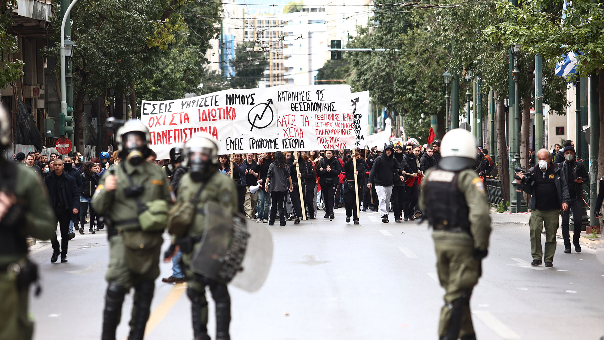 Μεγάλη συμμετοχή στο πανεκπαιδευτικό συλλαλητήριο – Επεισόδια και τραυματίες-14