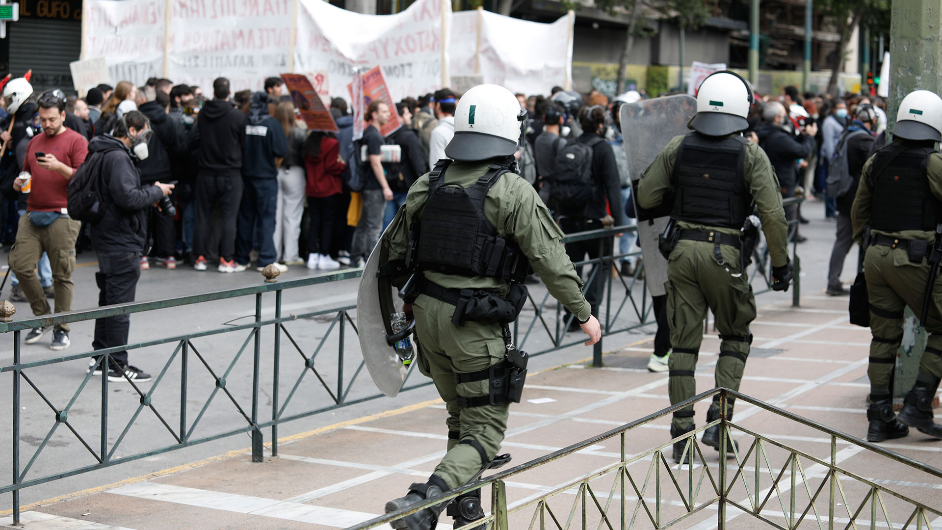 Μεγάλη συμμετοχή στο πανεκπαιδευτικό συλλαλητήριο – Επεισόδια και τραυματίες-19
