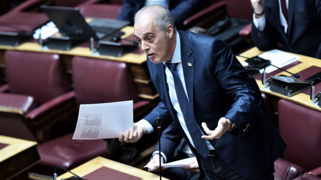 εντός-και-εκτός-τριβές-στην-ελληνική-λ-562934017