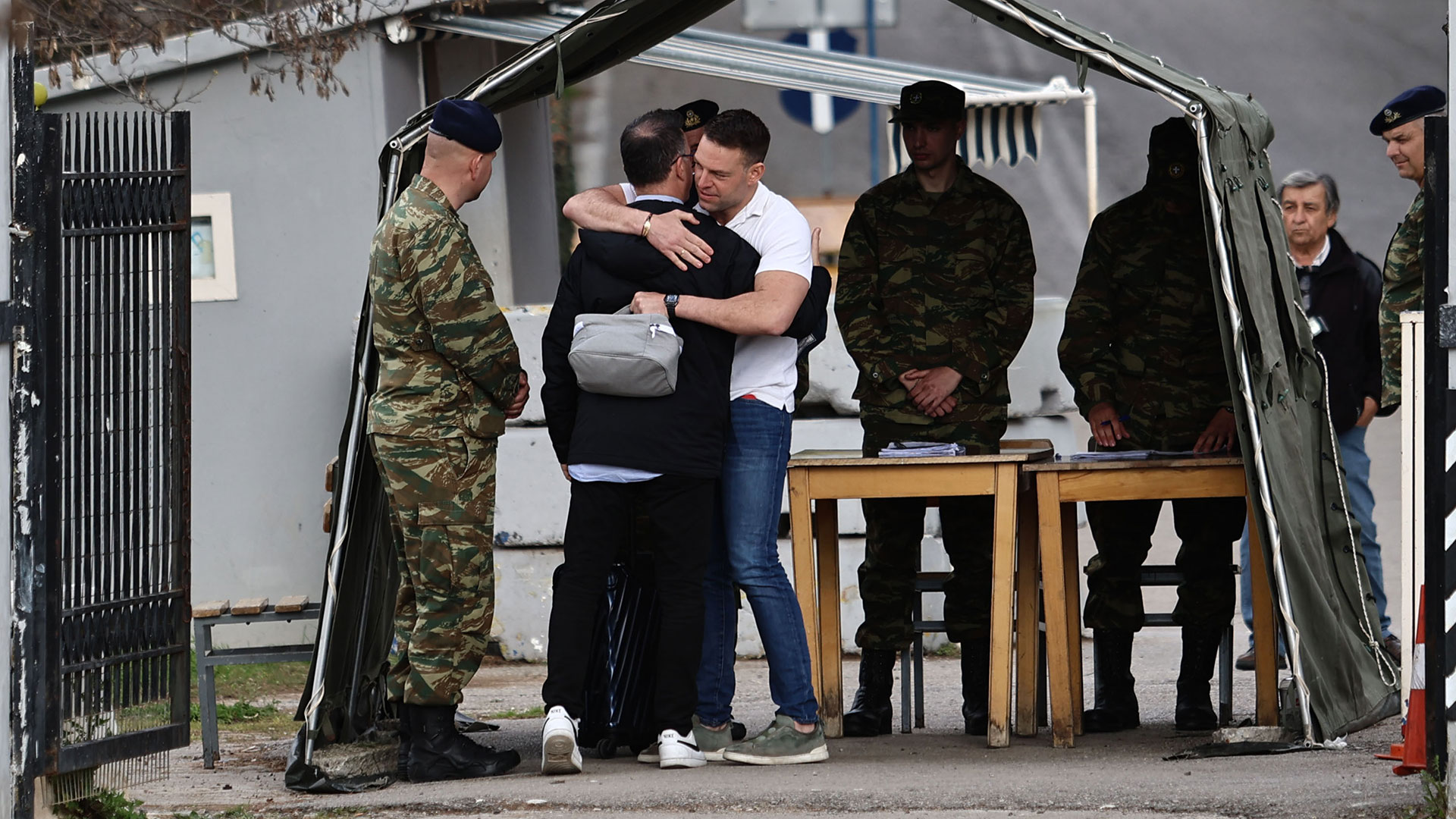 Ο Στ. Κασσελάκης παρουσιάστηκε στον στρατό-9