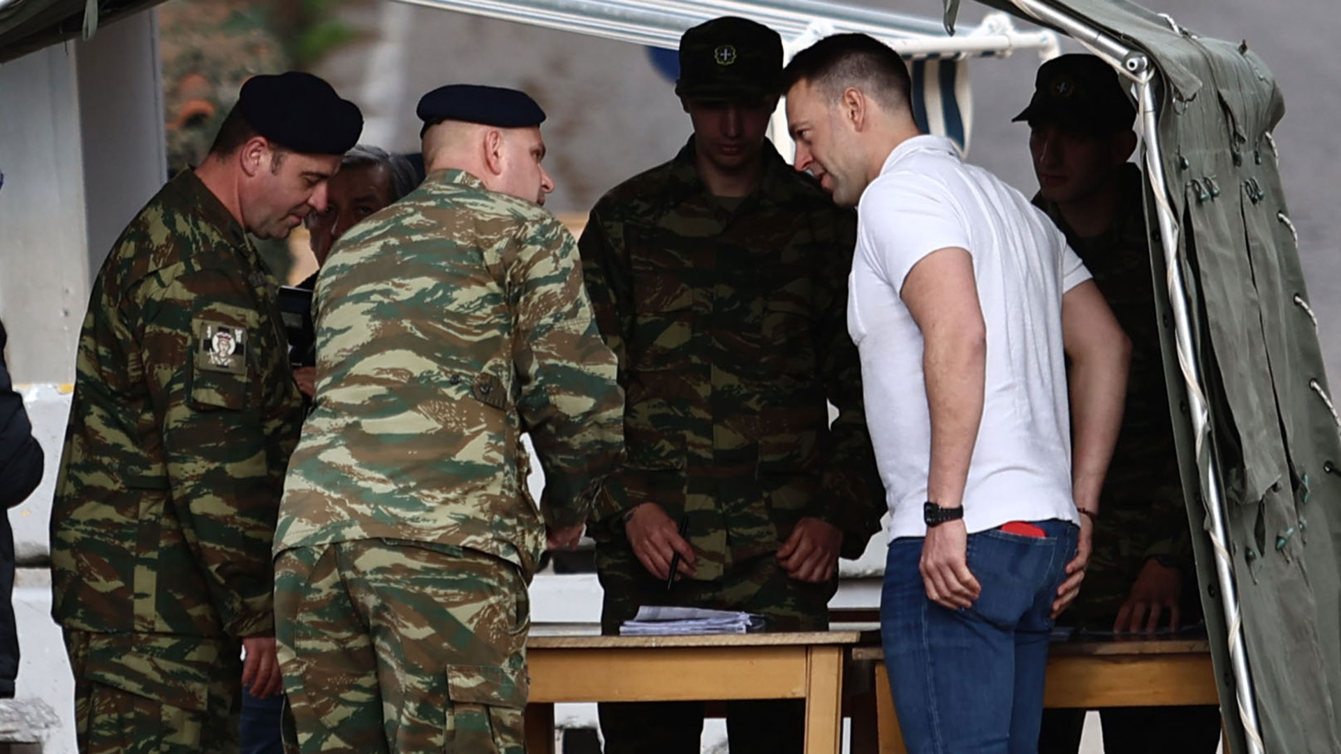 Ο Στ. Κασσελάκης παρουσιάστηκε στον στρατό-5