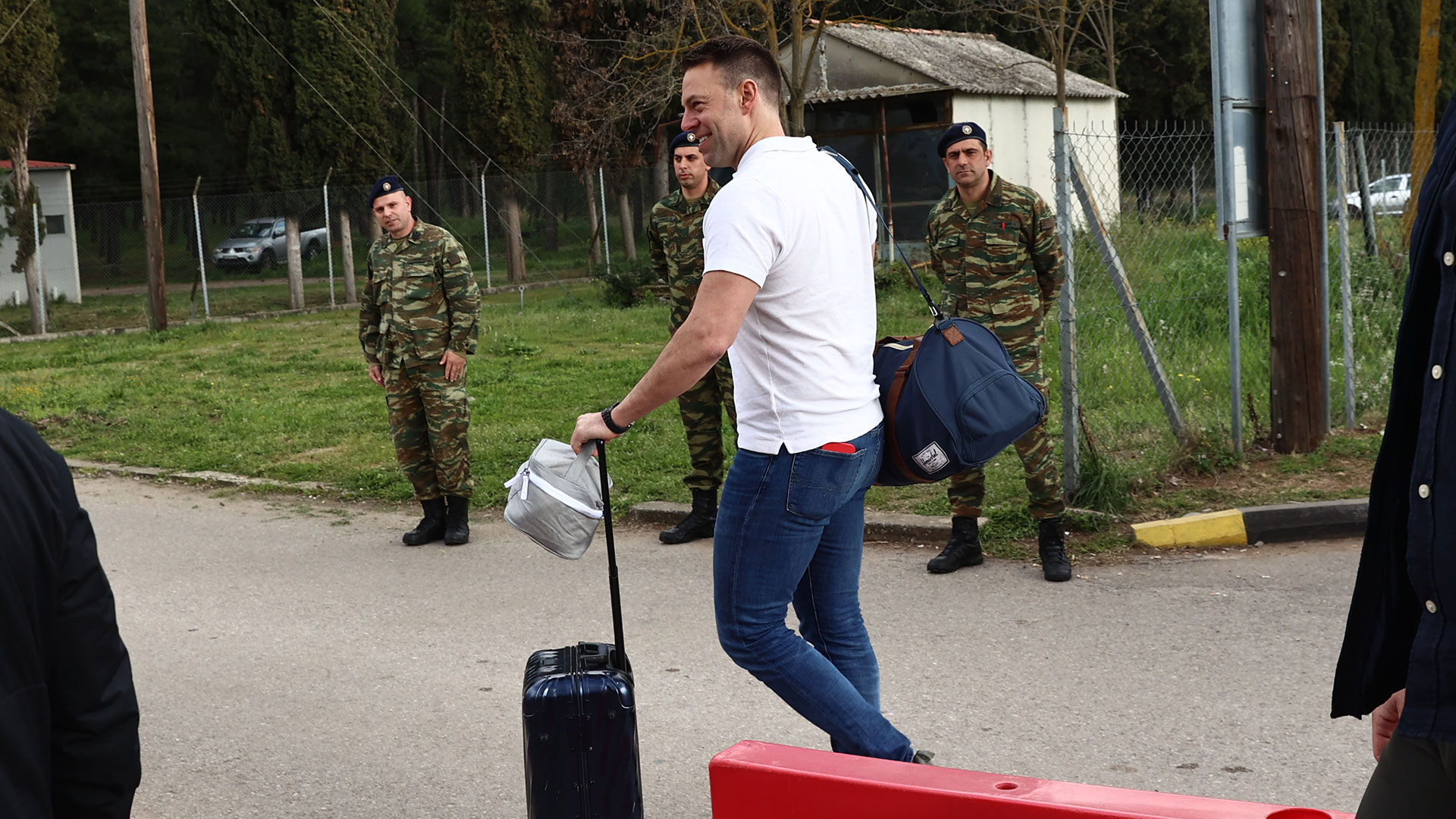 Ο Στ. Κασσελάκης παρουσιάστηκε στον στρατό-6