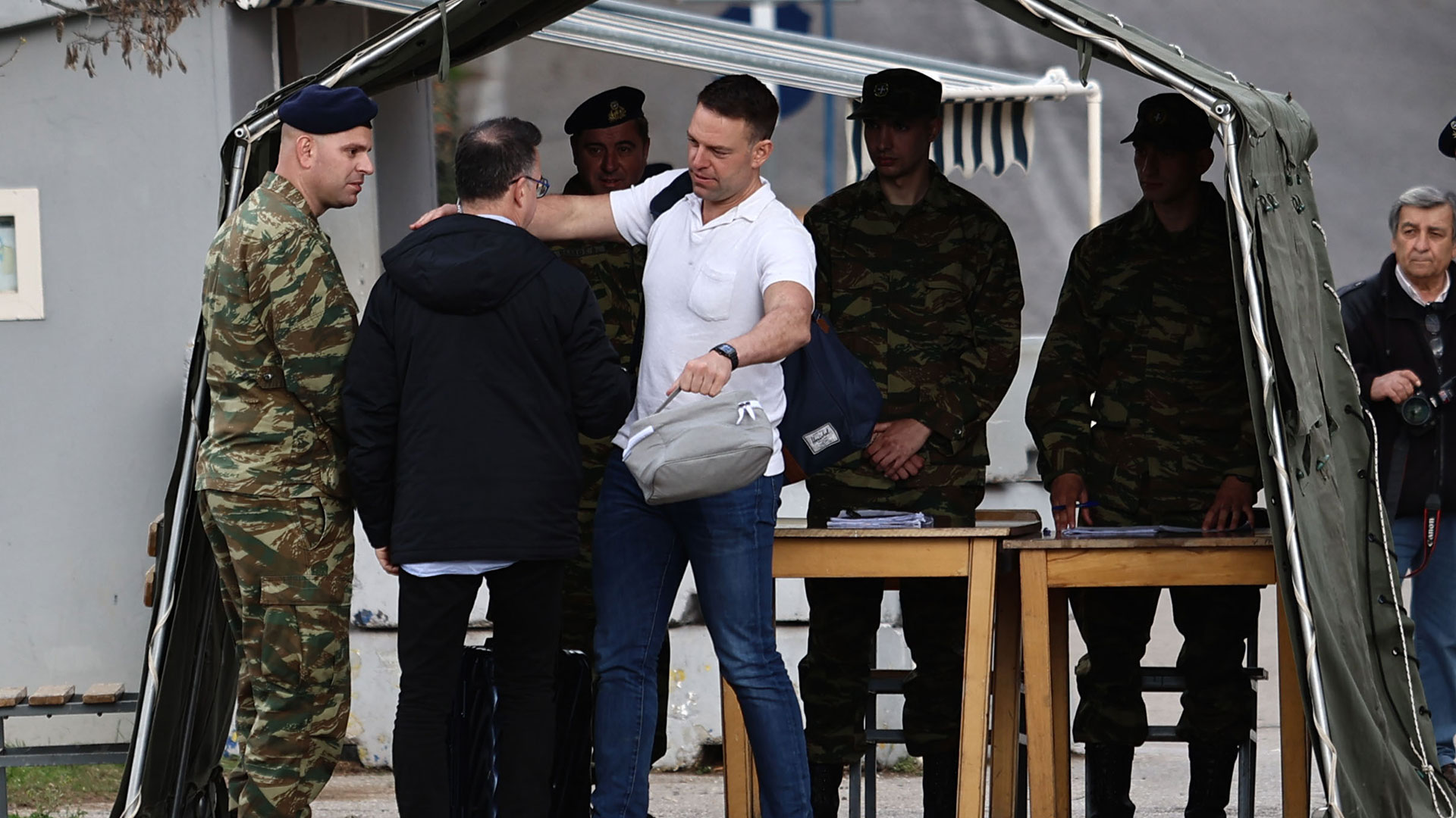 Ο Στ. Κασσελάκης παρουσιάστηκε στον στρατό-7