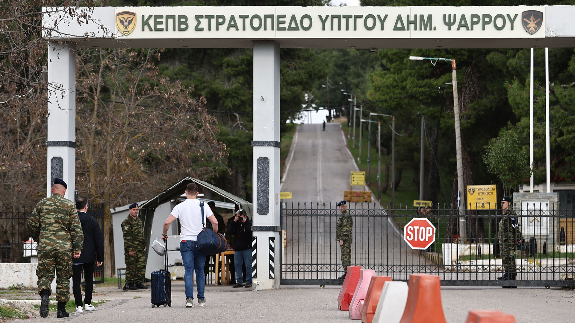 Ο Στ. Κασσελάκης παρουσιάστηκε στον στρατό-3