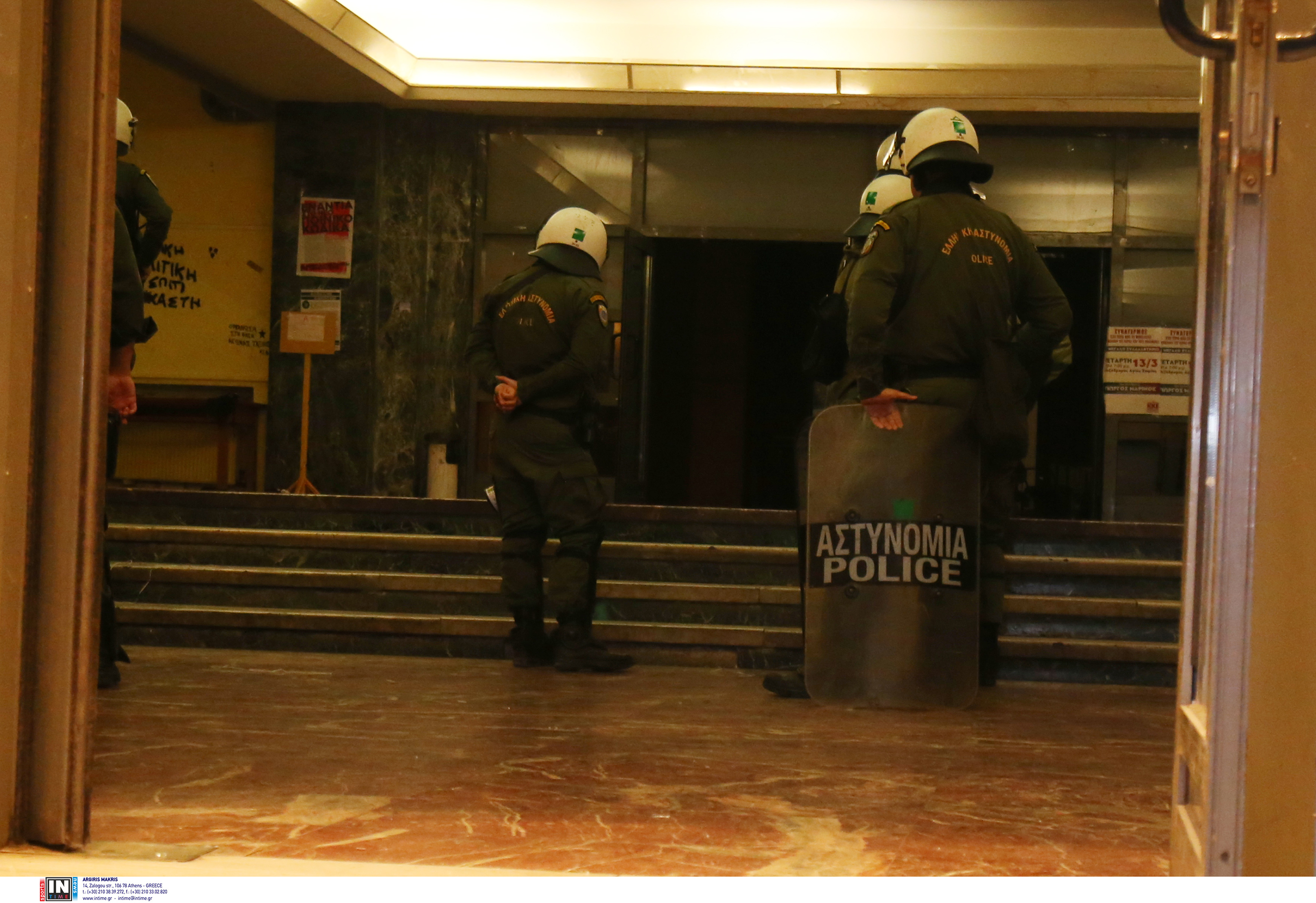 Θεσσαλονίκη: Ενταση και δεκάδες προσαγωγές κατά την αστυνομική επιχείρηση στο ΑΠΘ-1