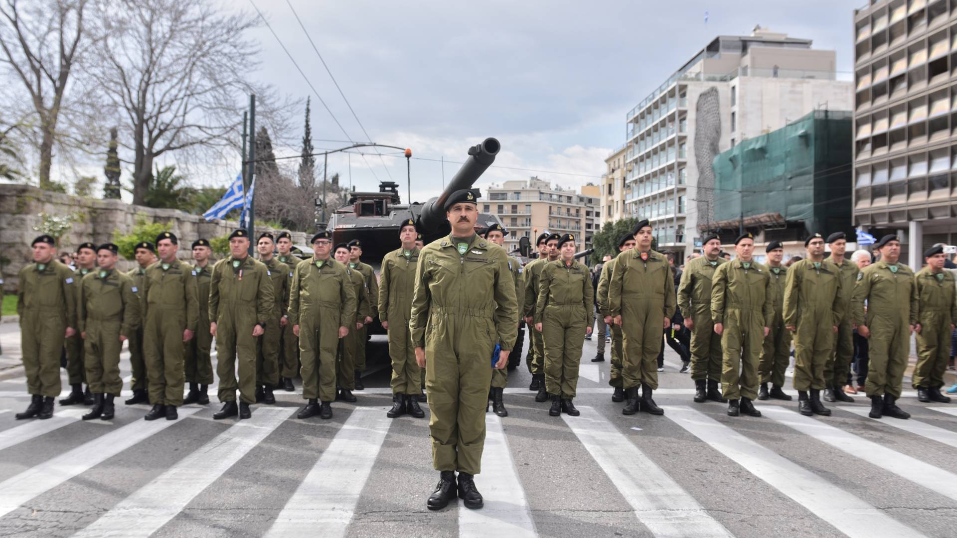 25η Μαρτίου: Εντυπωσιακή η μεγάλη στρατιωτική παρέλαση στο Σύνταγμα (εικόνες-βίντεο)-4
