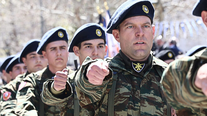 στέφανος-κασσελάκης-ερυθρο-χακί-562952836