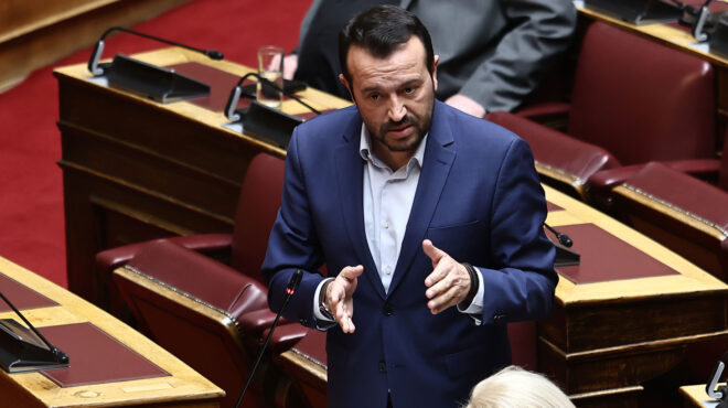 αναδίπλωση-παππά-μετά-το-κύμα-των-αντι-562954255