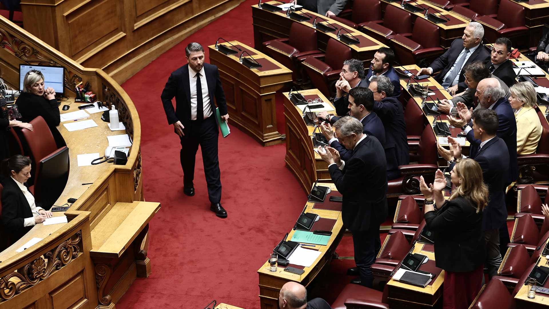 Πρόταση δυσπιστίας με υπογραφές από 4 κόμματα – Τα επομενα βήματα-1