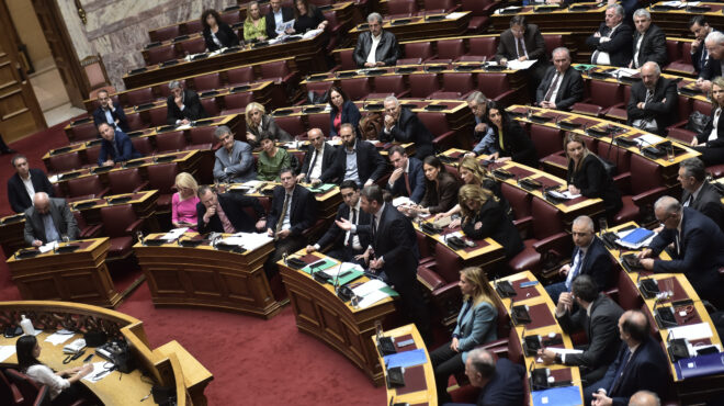 πρόταση-δυσπιστίας-σε-υψηλούς-τόνους-562951669