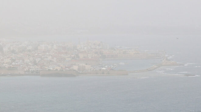 η-αφρικανική-σκόνη-σκέπασε-τη-νότια-562953223