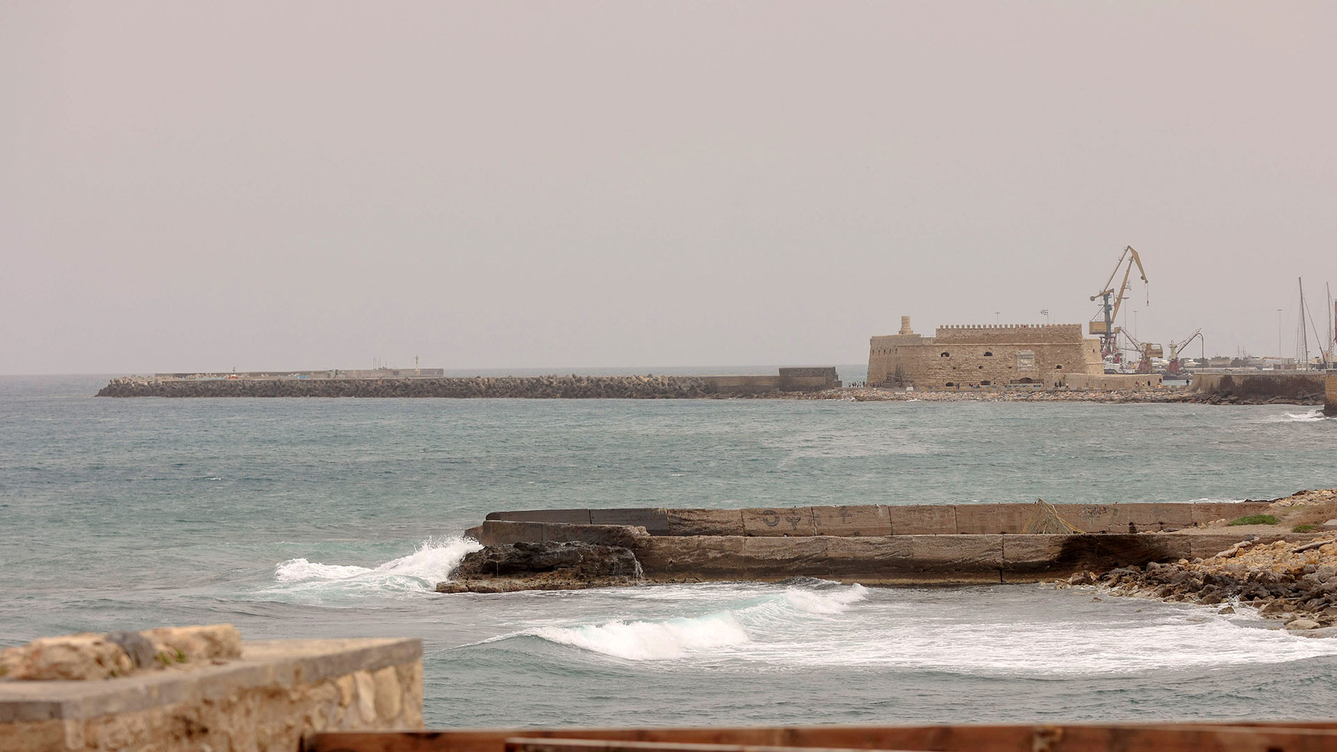 Η αφρικανική σκόνη «σκέπασε» τη νότια Ελλάδα-3