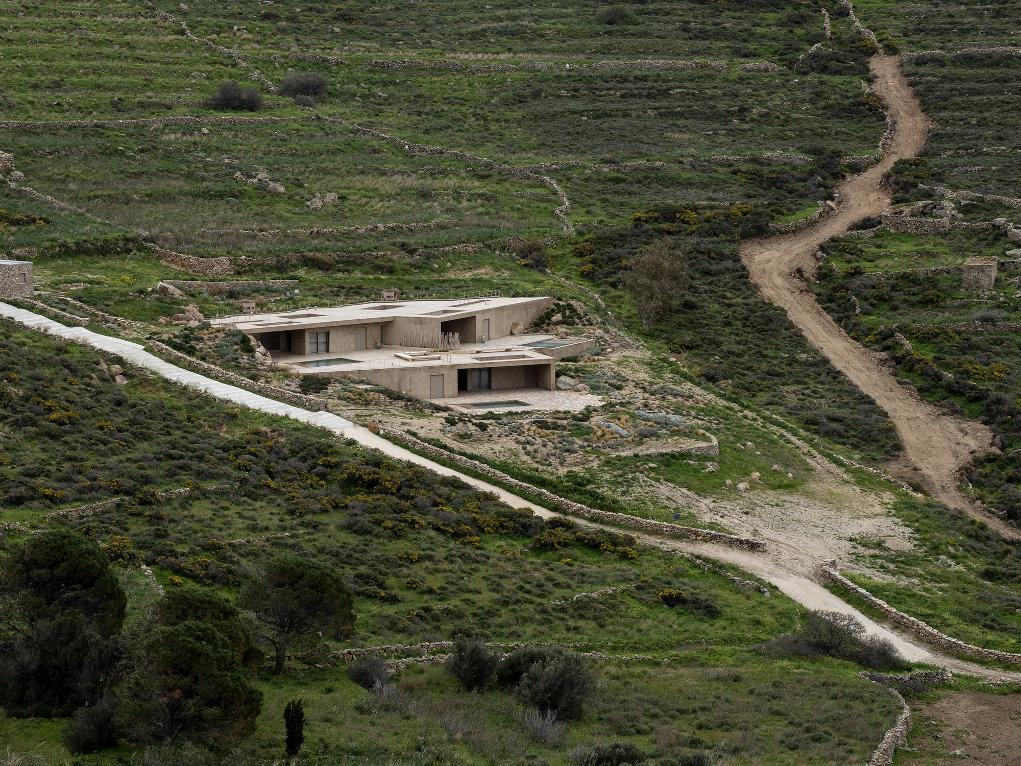 Σέριφος: Δεν έχουμε νερό, αλλά χτίζουμε πισίνες-2