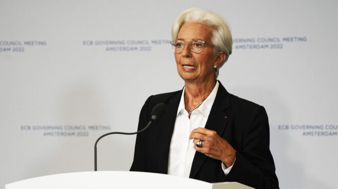 προς-μείωση-των-επιτοκίων-στην-ευρωζώ-562922443