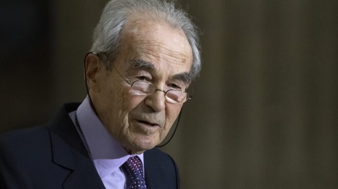 robert-badinter-ενας-συνεπής-νομικός-με-υψηλά-ιδαν-562935655