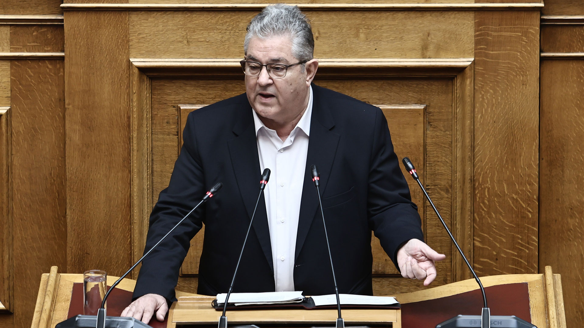 Πρόταση δυσπιστίας: Αυλαία με επίθεση στην αντιπολίτευση-3