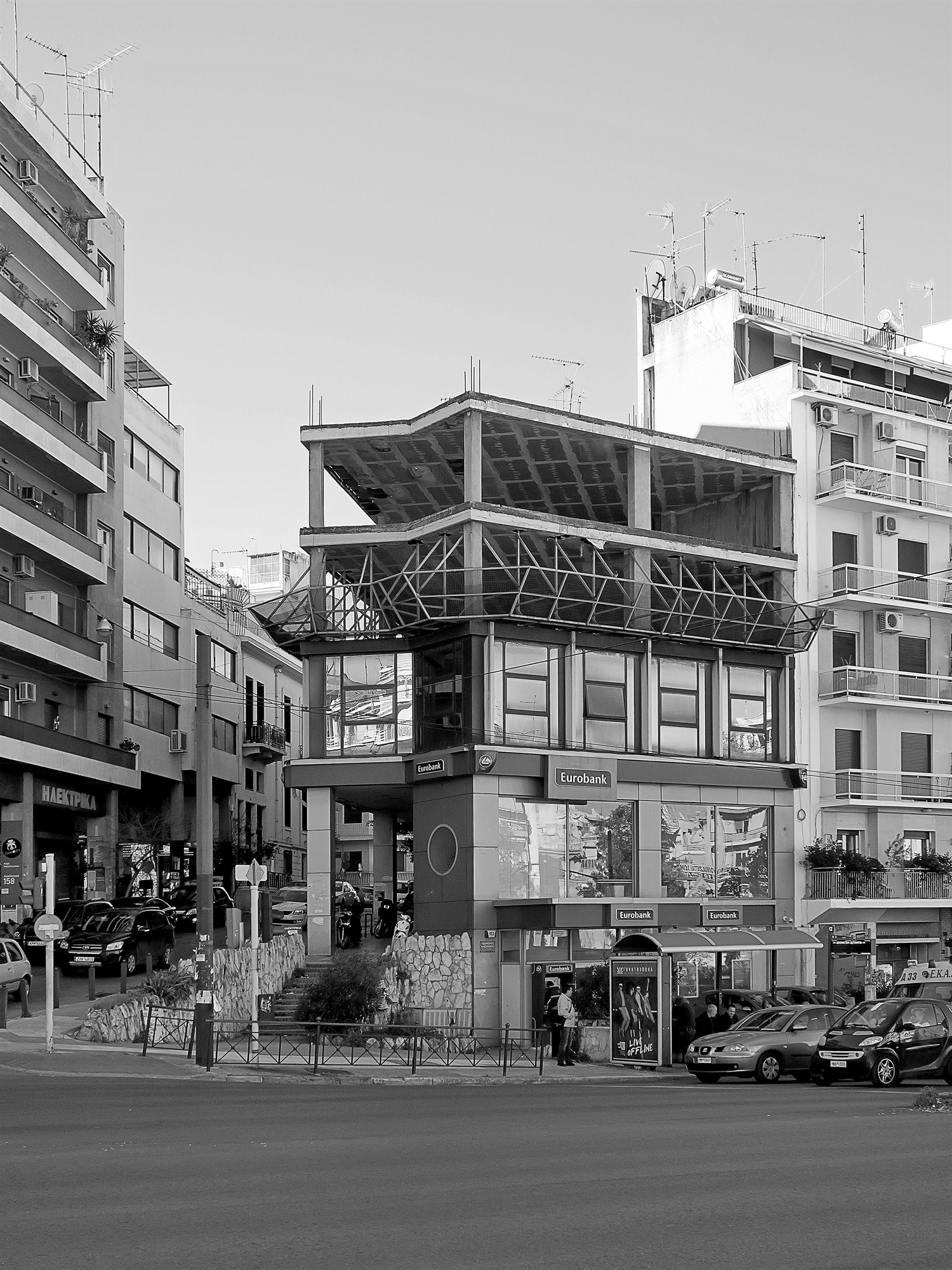 Τσιμεντένιοι δεινόσαυροι στην Αθήνα-1
