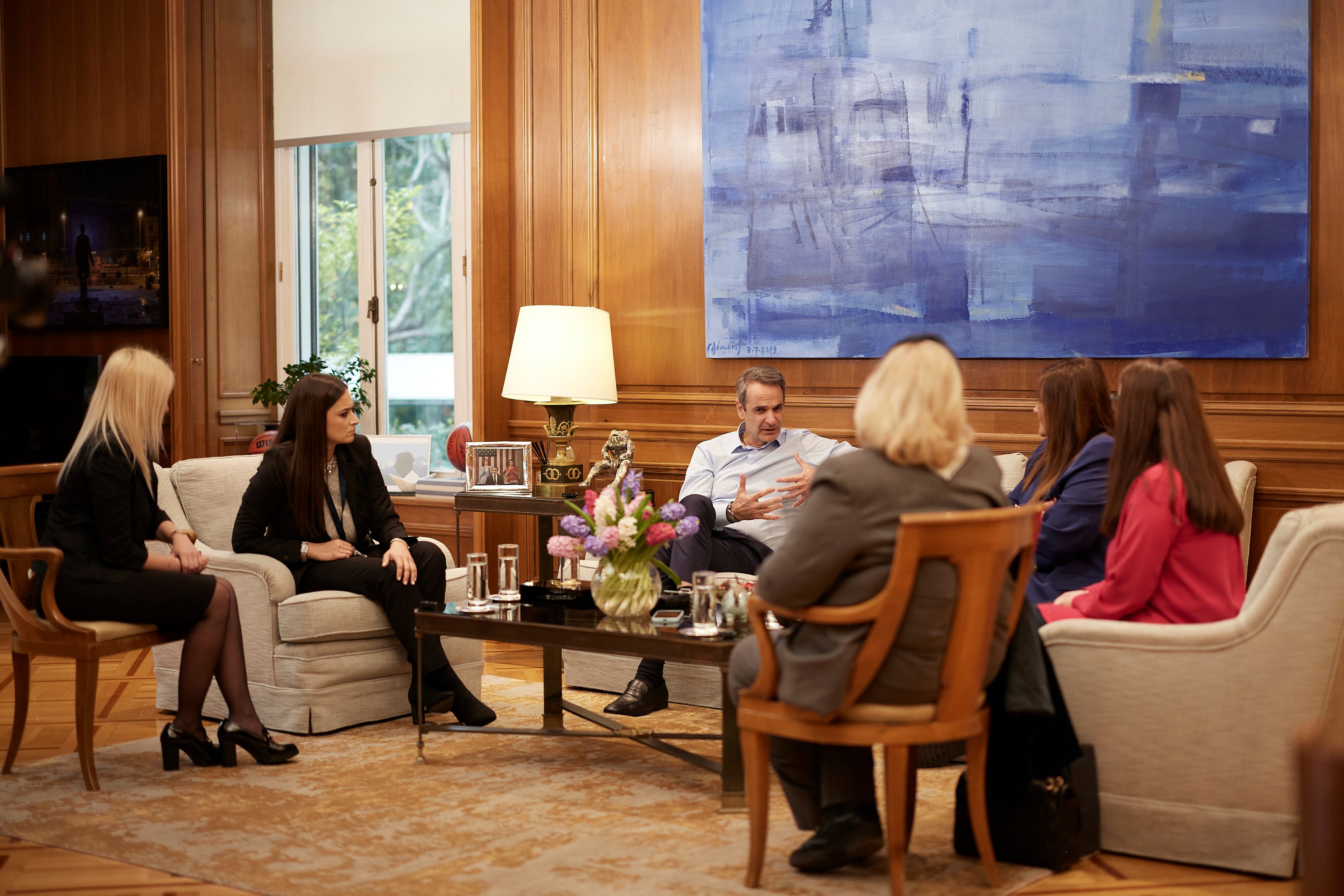 Συνάντηση Μητσοτάκη με γυναίκες στο Μαξίμου – Υπογεννητικότητα και στήριξη των οικογενειών στο επίκεντρο-4