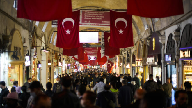 h-ελβετία-μείωσε-πρώτη-το-κόστος-δανεισ-562942966